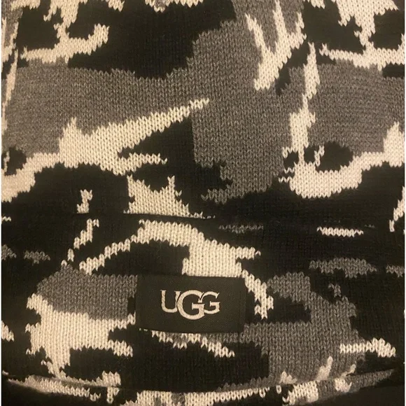 UGG Camo Knit Beanie in Green and Black. Women.
NWT 
MSRP $55 UGG | Accessories | Ugg Camo Knit Beanie In Green And Black  main image 2